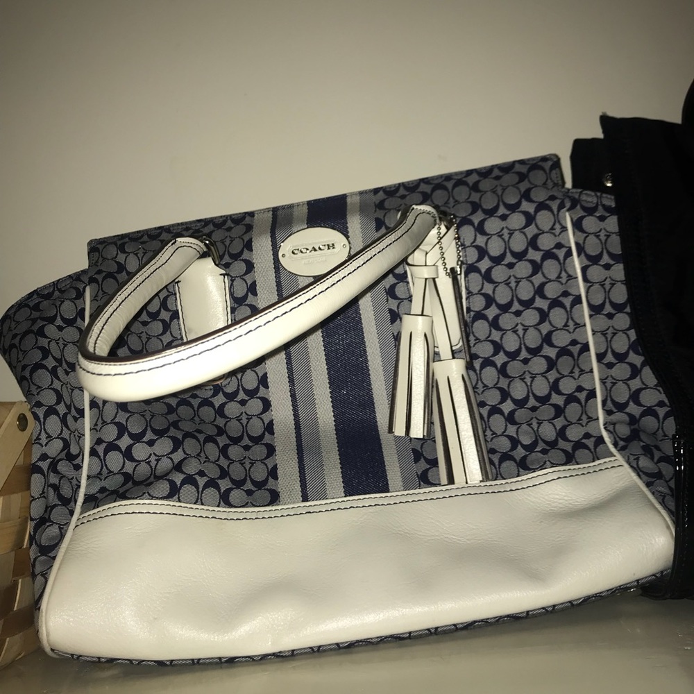 Lightly used coach purse! Super cute and spacious